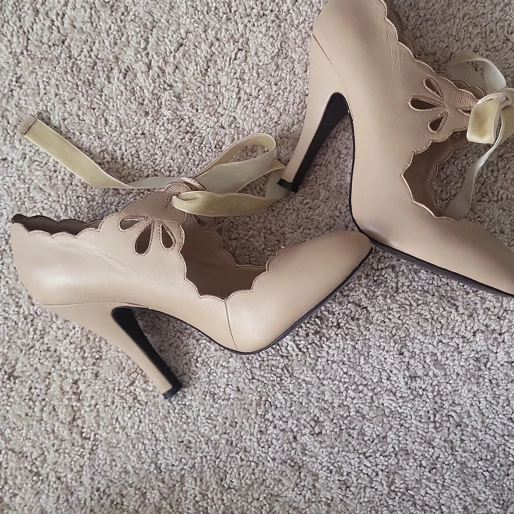 Nude Scalloped Tie Front Pumps - Picture 6 of 9